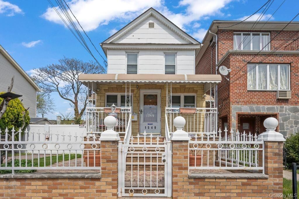 Property Photo:  1549 E 96th Street  NY 11236 