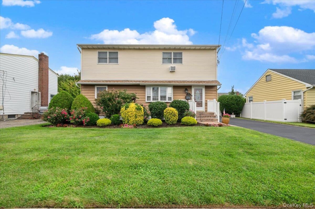 Property Photo:  210 N 5th Street  NY 11714 