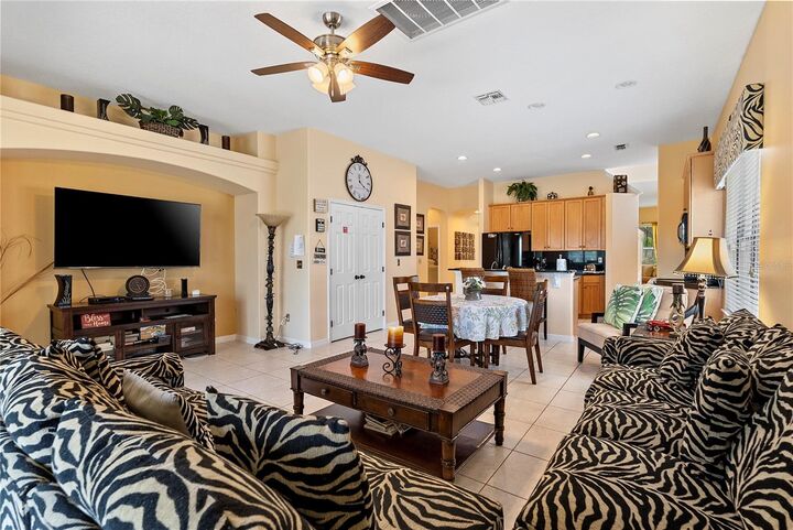 Property Photo:  358 Lake Davenport Circle  FL 33837 