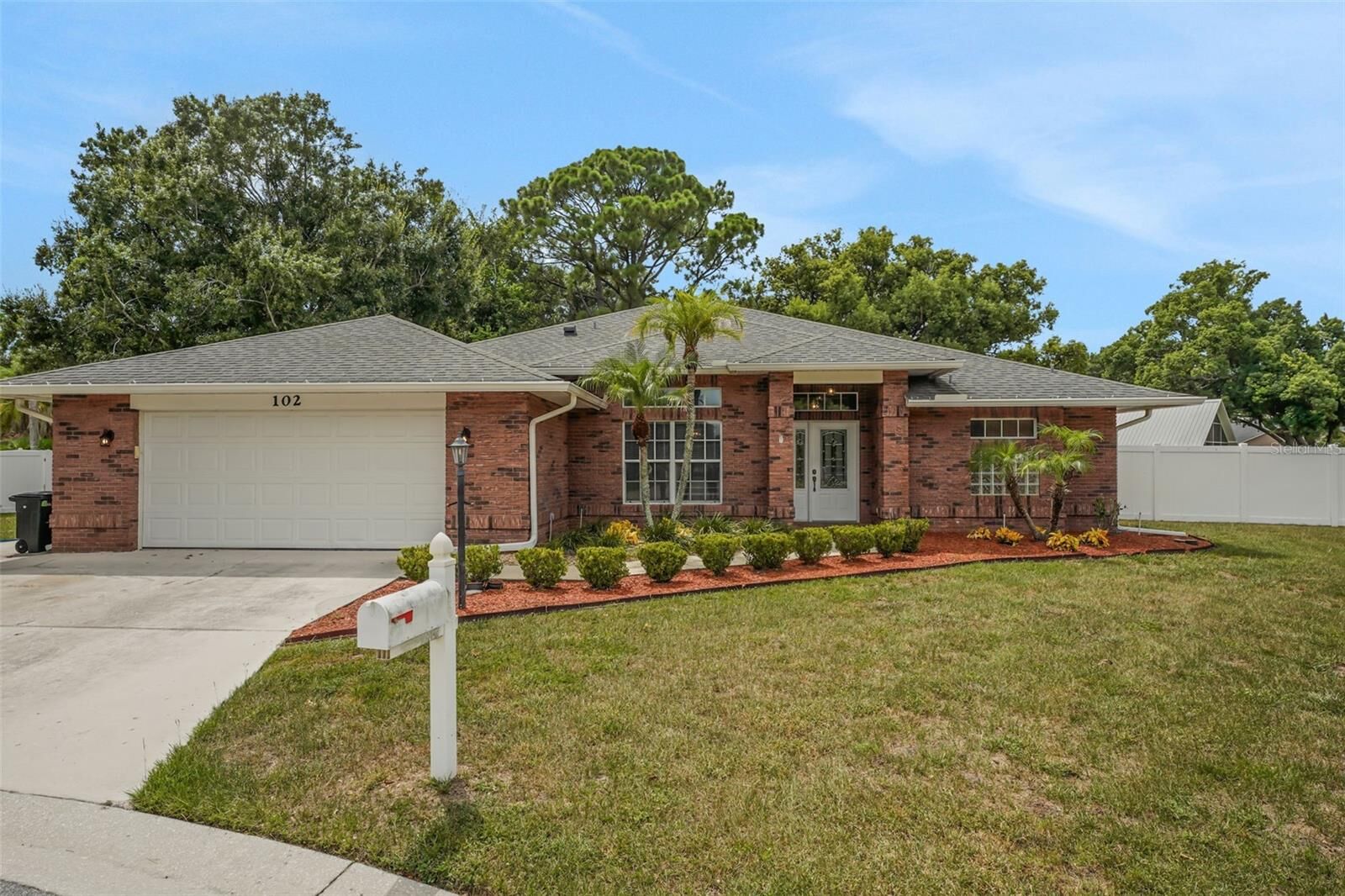 Property Photo:  102 Hillside Court  FL 33884 