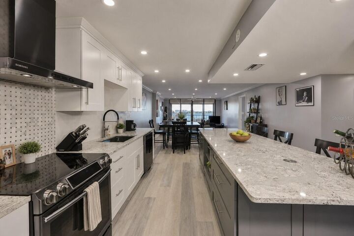 Property Photo: 7037 Sunset Drive S 606 FL 33707