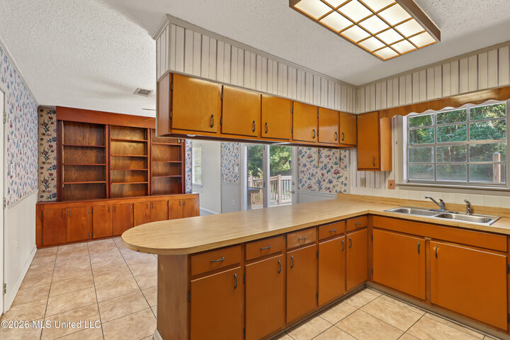 Property Photo: 914 Latil Street MS 39560