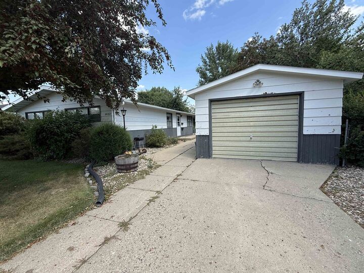 Property Photo:  2042 California Dr  ND 58703 