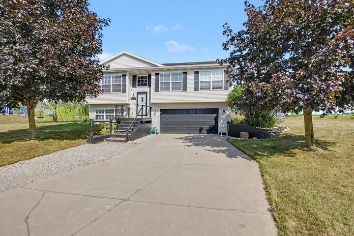 Property Photo:  5192 Lilac Lane  MI 49412 