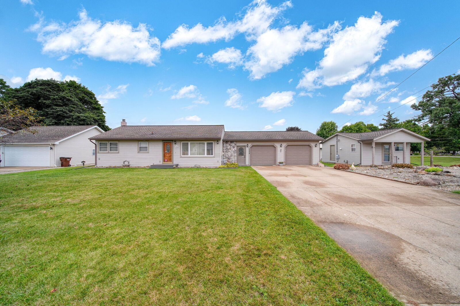 Property Photo:  1304 Joseph Street  MI 49202 