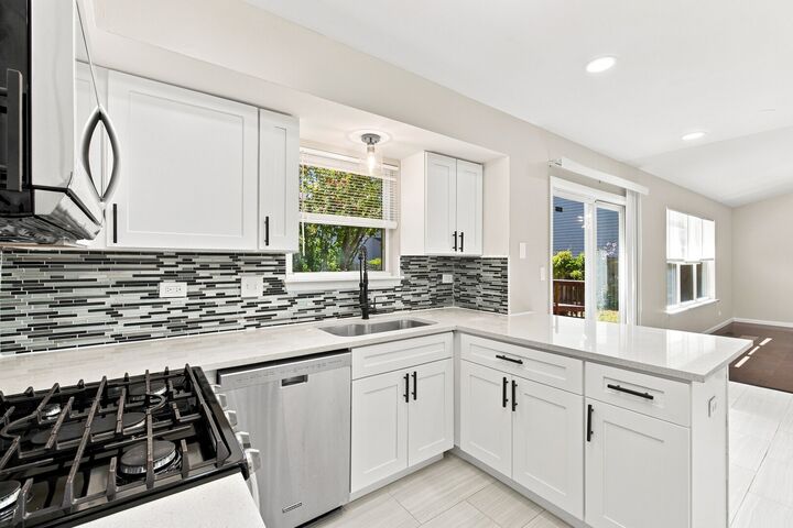 Property Photo:  105 E Brittany Lane  IL 60030 