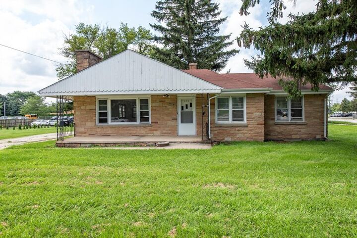 Property Photo: 618 N Oplaine Road IL 60031