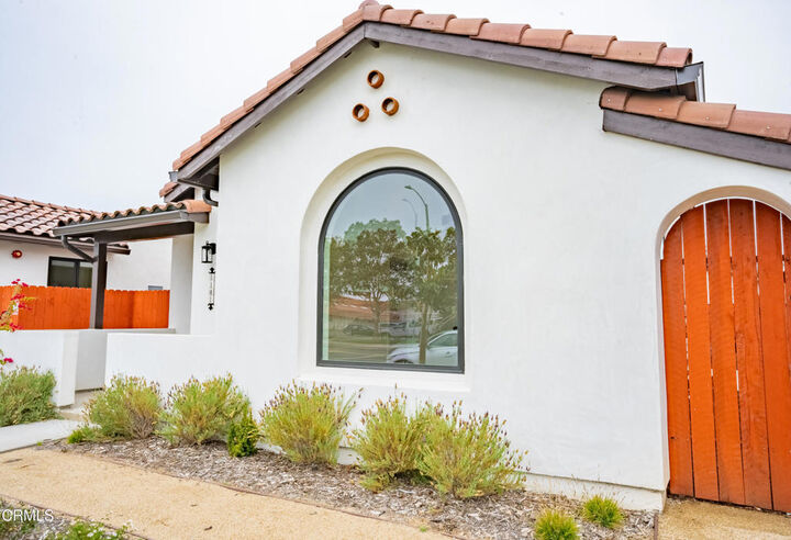 Property Photo:  1141 W 2nd Street  CA 93030 