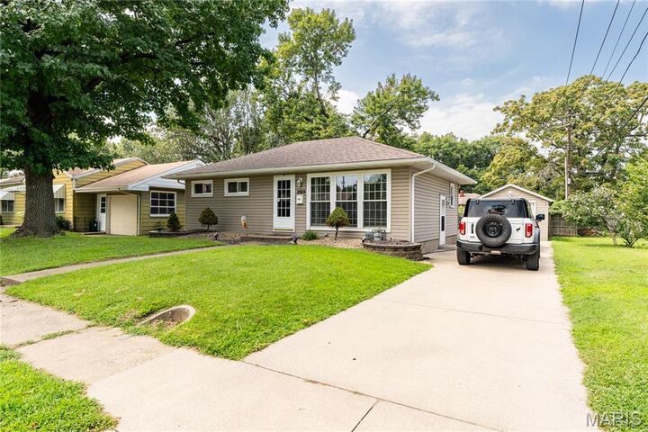 Property Photo: 2929 Wayne Avenue IL 62040