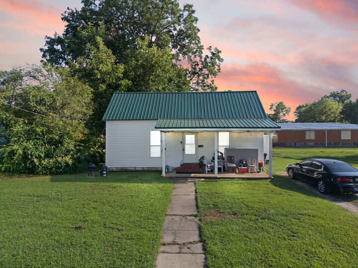 Property Photo:  122 Church St  TN 38237 