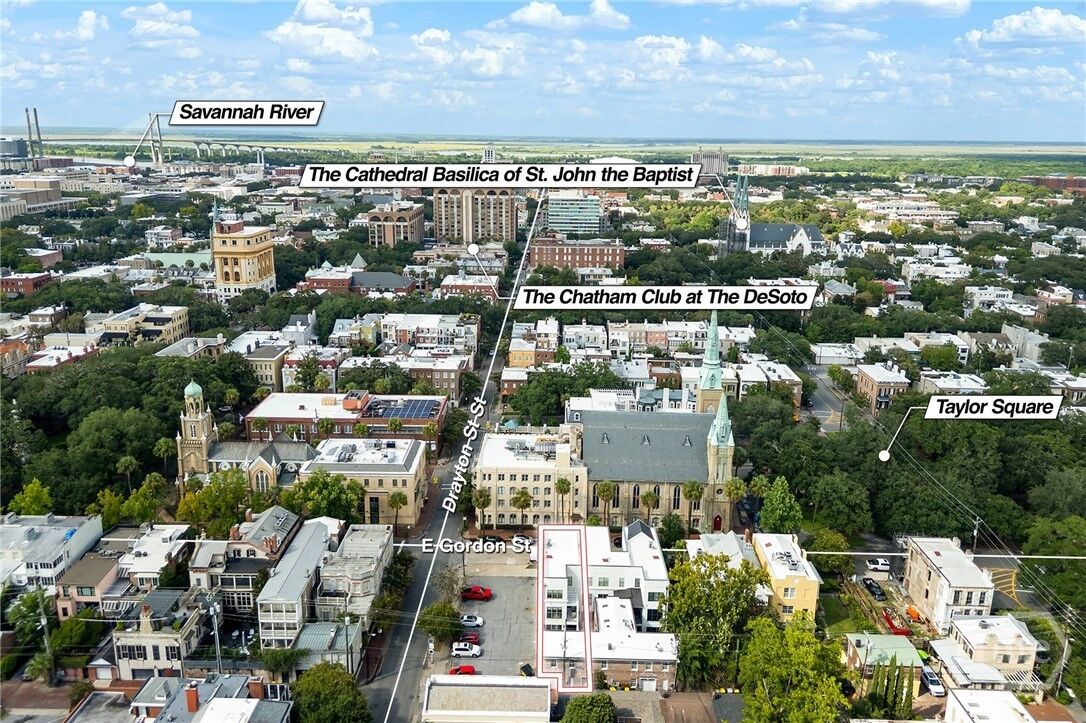 Property Photo:  105 E Gordon Street  GA 31401 