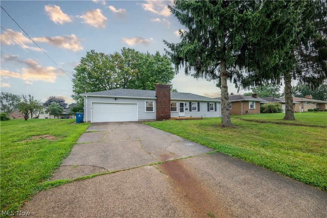 Property Photo: 550 Neoka Drive OH 44405