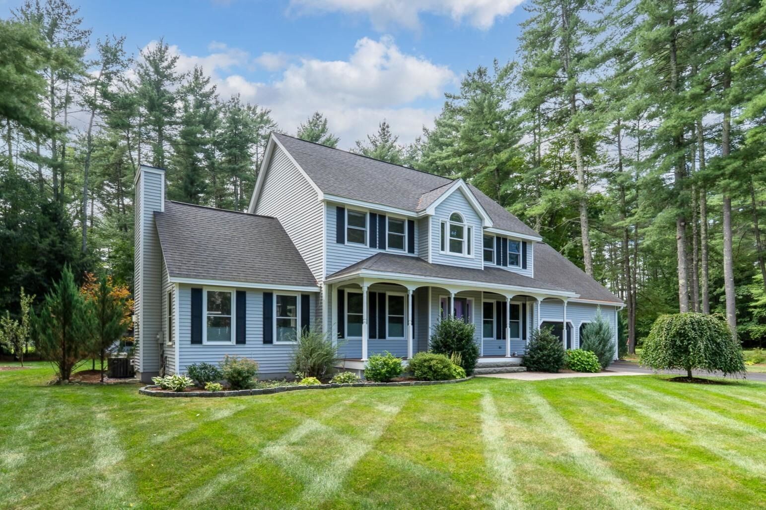 Property Photo:  4 Taconic Drive  NH 03054 
