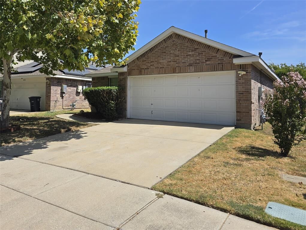 Property Photo:  8928 Sunny Hollow Drive  TX 76179 