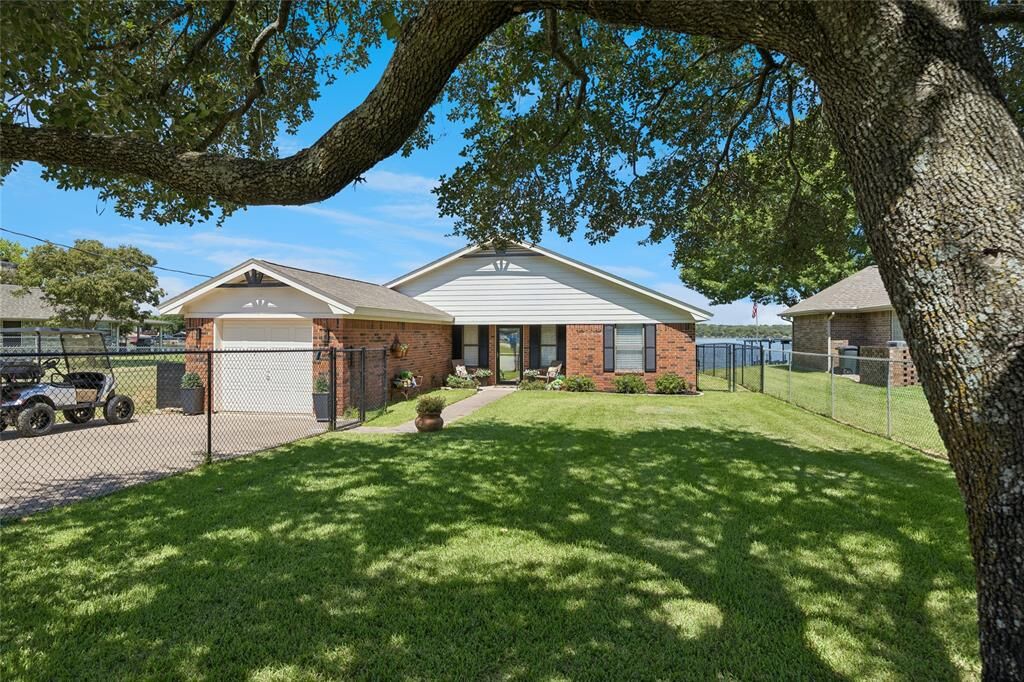 Property Photo:  4001 Apache Trail Court  TX 76048 