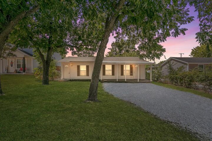 Property Photo: 5729 Wellesley Avenue TX 76107