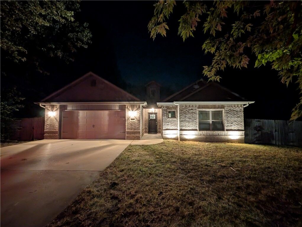 Property Photo:  1918 S Garland Avenue  AR 72701 