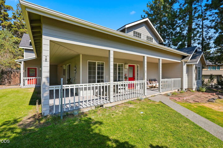 Property Photo:  1181 NW Knoxville Boulevard  OR 97703 