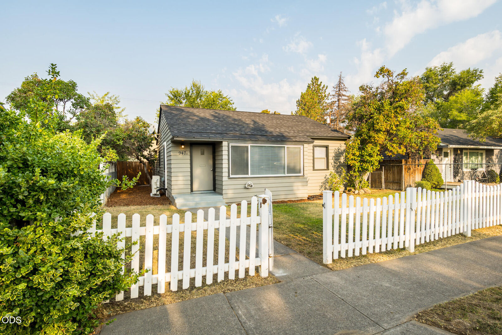 Property Photo: 947 SW 14th Street OR 97756