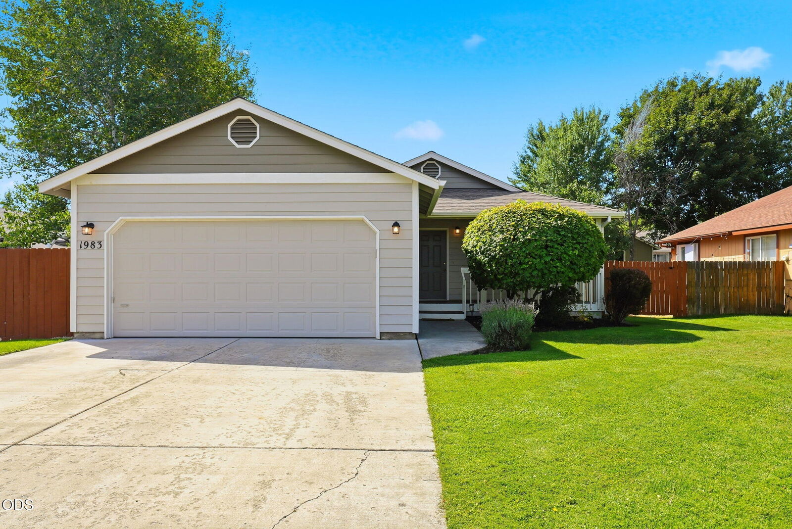 Property Photo:  1983 NE Jackson Avenue  OR 97701 