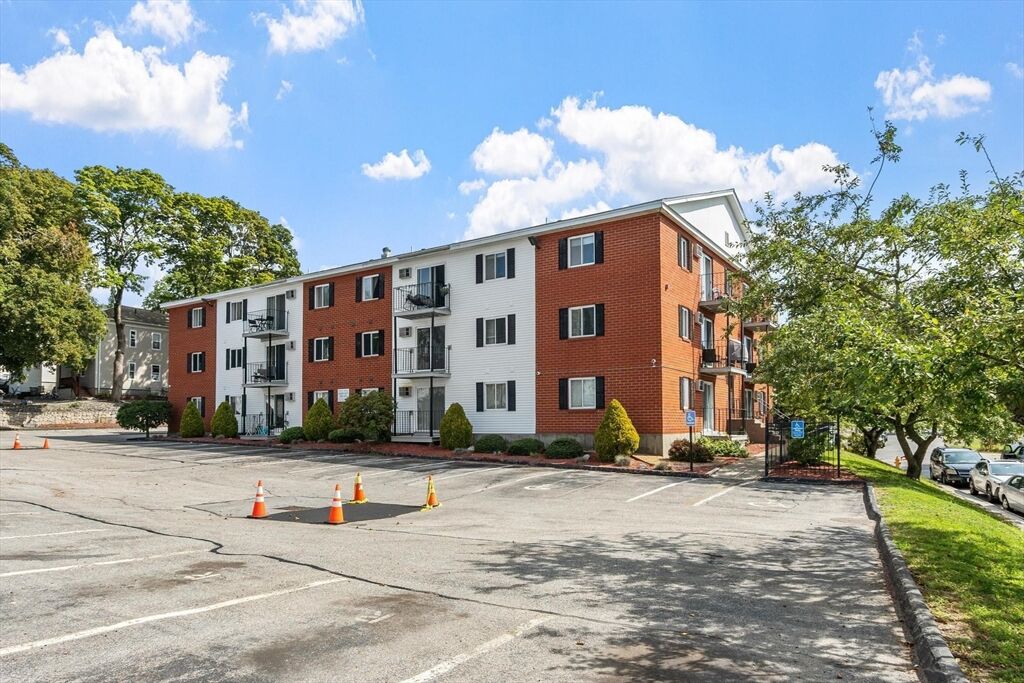 Property Photo:  56 Edgeworth 16  MA 01605 