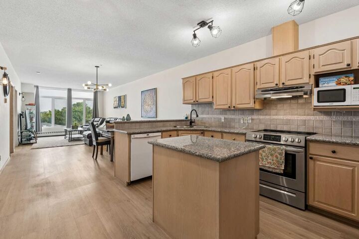 Property Photo: 103 10 Avenue NW 401 AB T2M 0B4