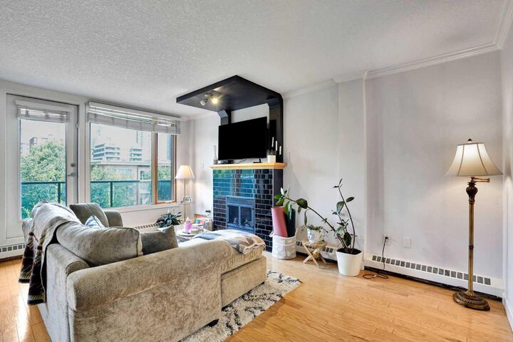 Property Photo: 1225 15 Avenue SW 302 AB T3C 0X5