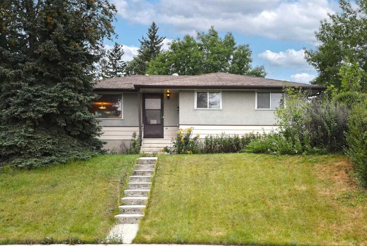 93 Winslow Crescent SW — photo 1