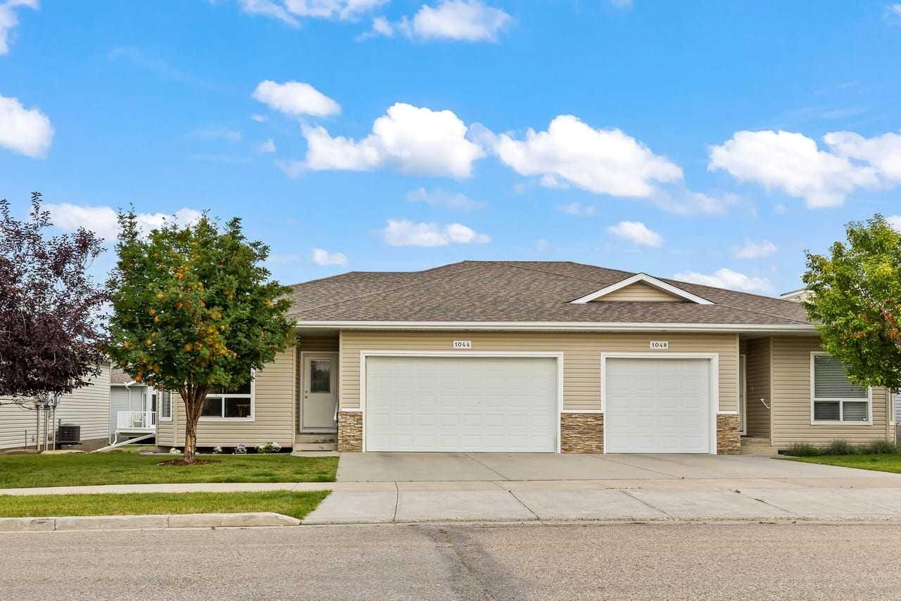 Property Photo: 1044 3rd Street AB T0L 0H0