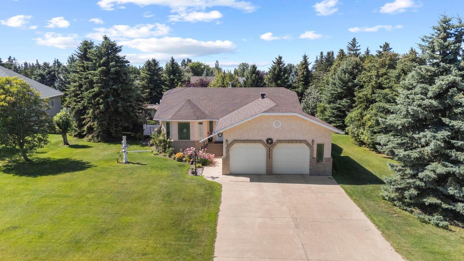 Property Photo: 5209 57A Street AB T0C 2L1
