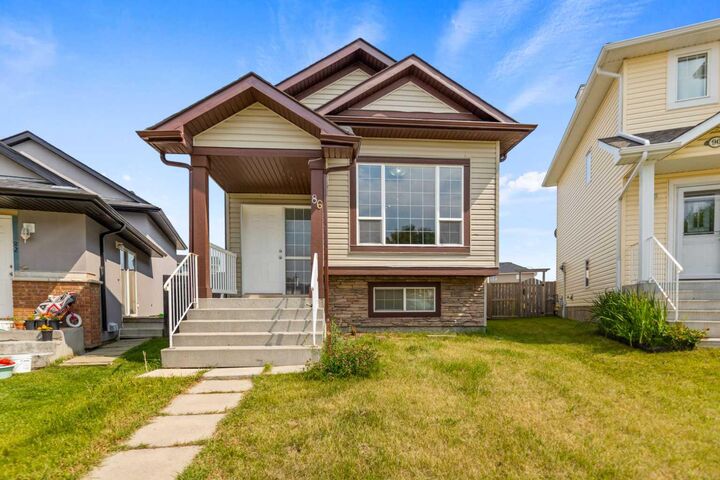 86 Saddlemont Close NE — photo 1