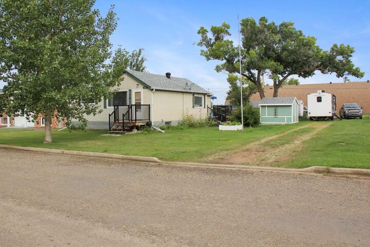 Property Photo: 216 Sanden Street AB T0B 0J0
