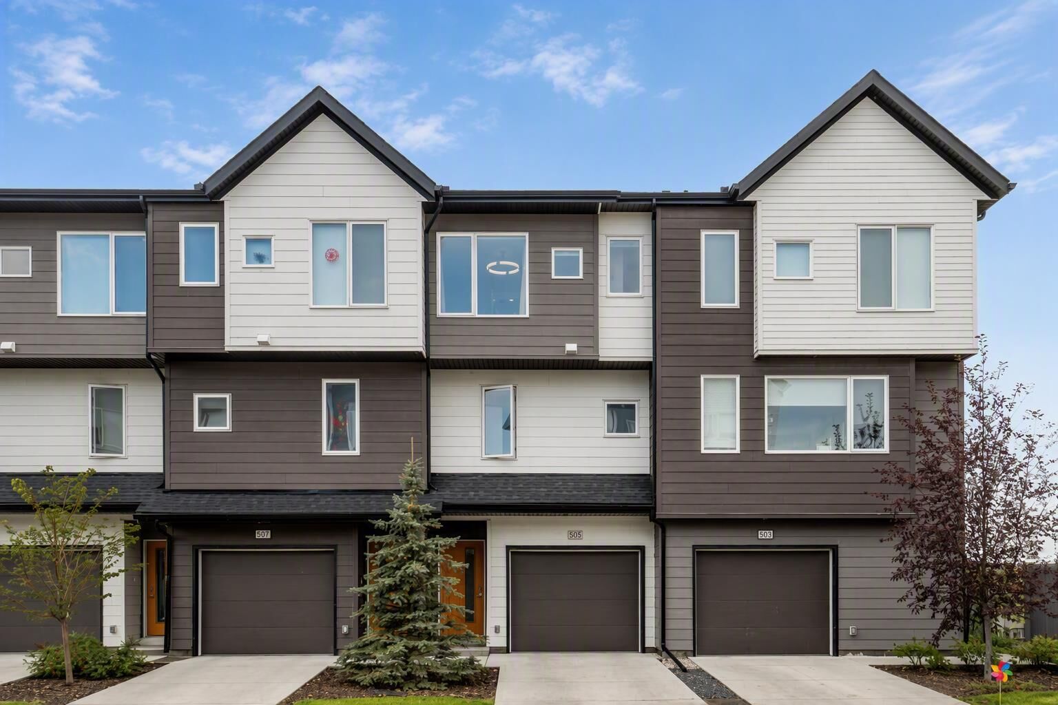 Property Photo:  305 Skyview Ranch Circle NE  AB T3N 1Y8 