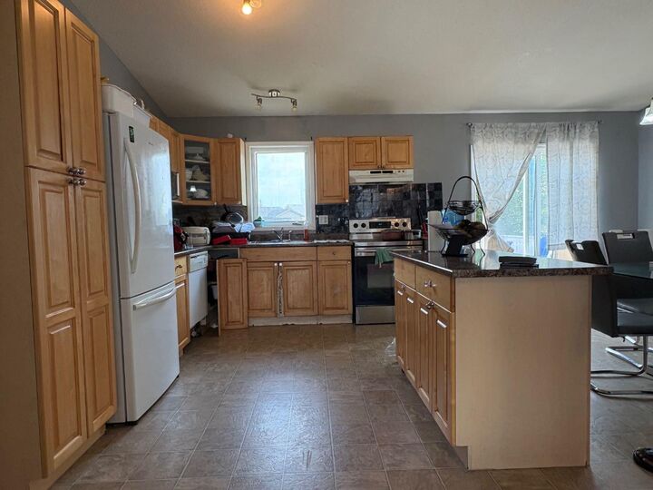 Property Photo: 66 Upland Road W AB T1R 1G7