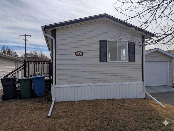 Property Photo: 211 Railway Avenue AB T1M 0A8