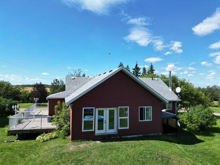 Property Photo:  764057 Rge Rd 45  AB T0H 3V0 