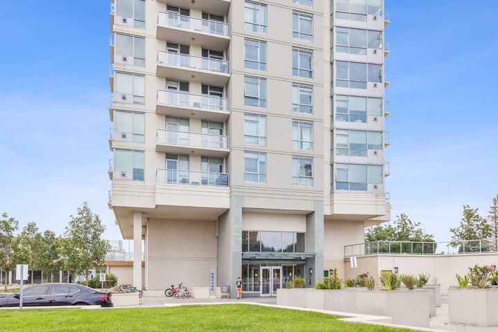 Property Photo: 77 Spruce Place SW 2204 AB T3C 3X6