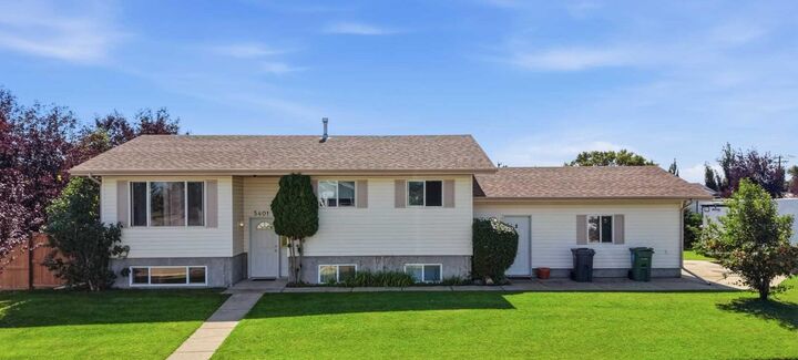 5401 58 Avenue Close — photo 1