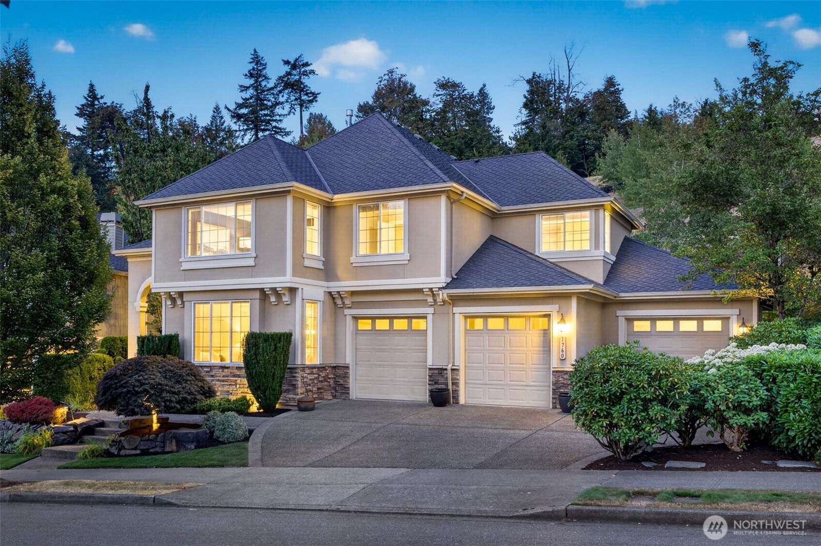 Property Photo:  1760  30th Avenue NE  WA 98029 