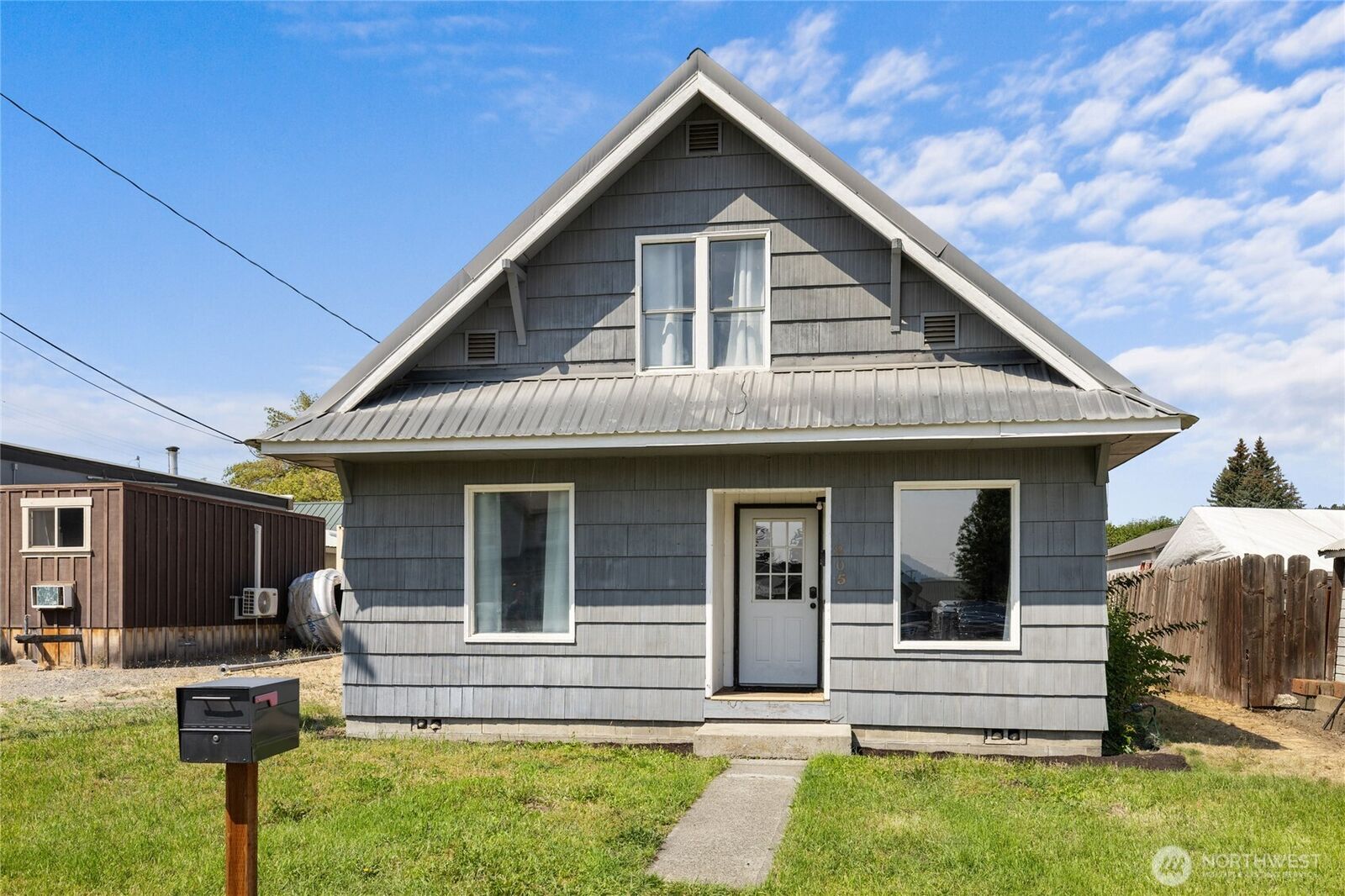 Property Photo:  205  Yakima Ave  WA 98922 
