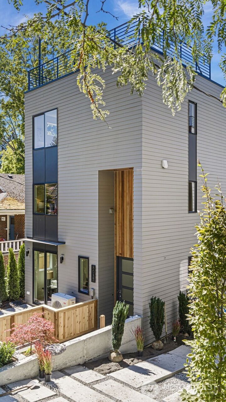 Property Photo:  8037  Wallingford Avenue N  WA 98103 