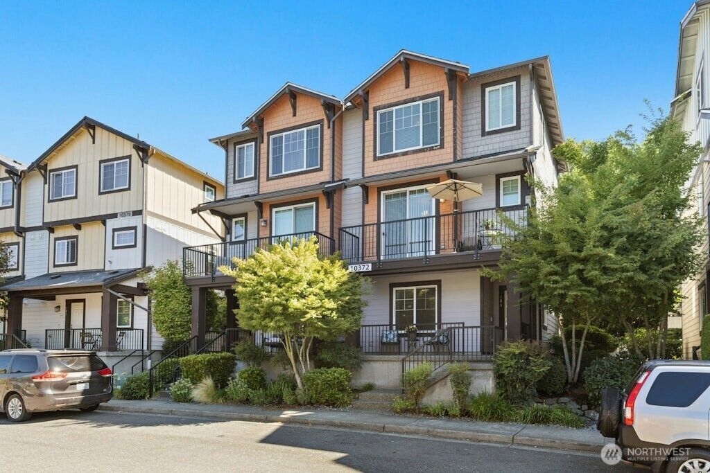 Property Photo: 10372 156th Place NE 101 WA 98052