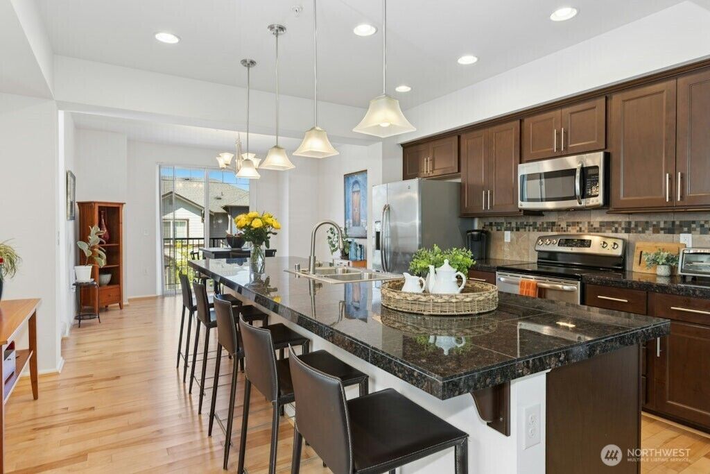 Property Photo:  10372  156th Place NE 101  WA 98052 