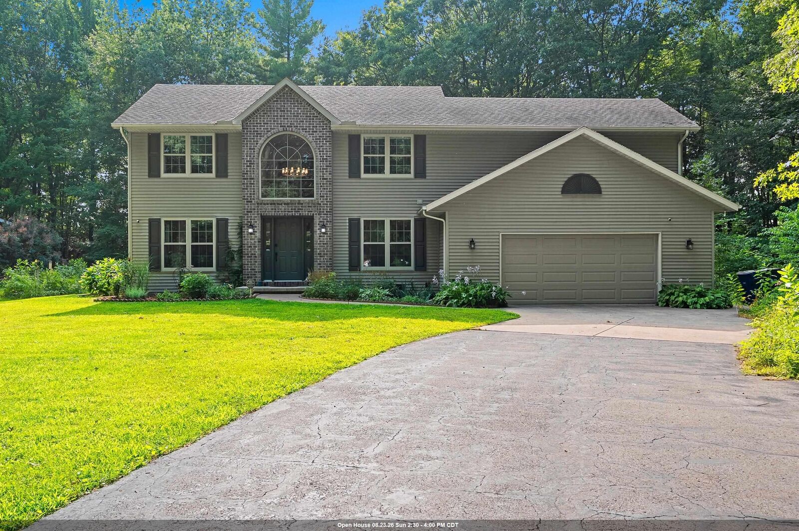 Property Photo:  3611 Royal Oaks Court  WI 54173-8268 