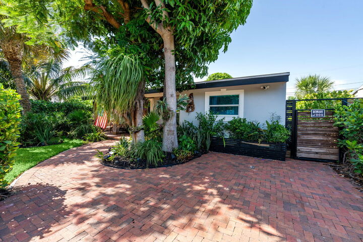 Property Photo:  507 Minnesota Street  FL 33462 