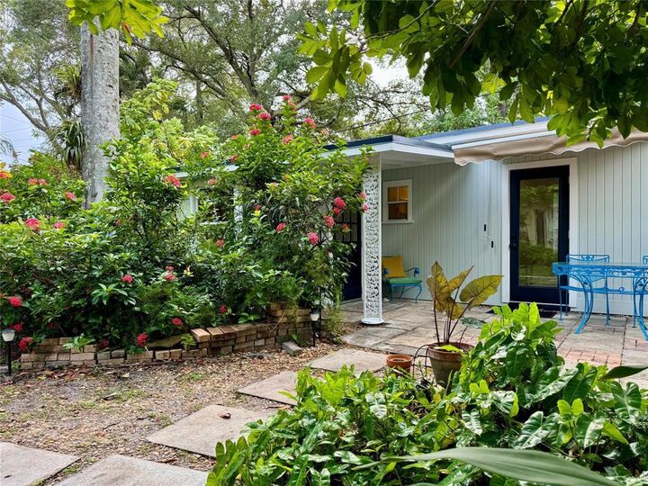 Property Photo:  737 SW 14th Avenue  FL 33312 