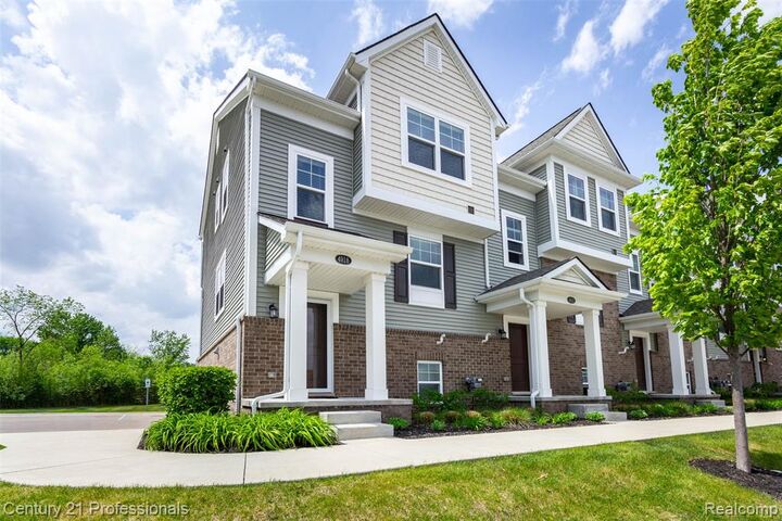 Property Photo:  4918 Treeside Lane 27  MI 48098 