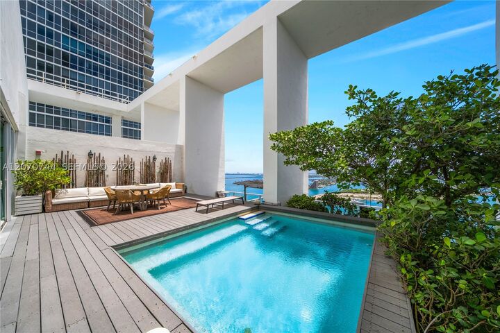 Property Photo:  1040 Biscayne Blvd 4602  FL 33132 
