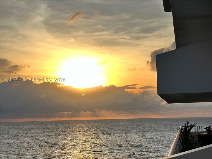 Property Photo:  199 Ocean Lane Dr 902  FL 33149 