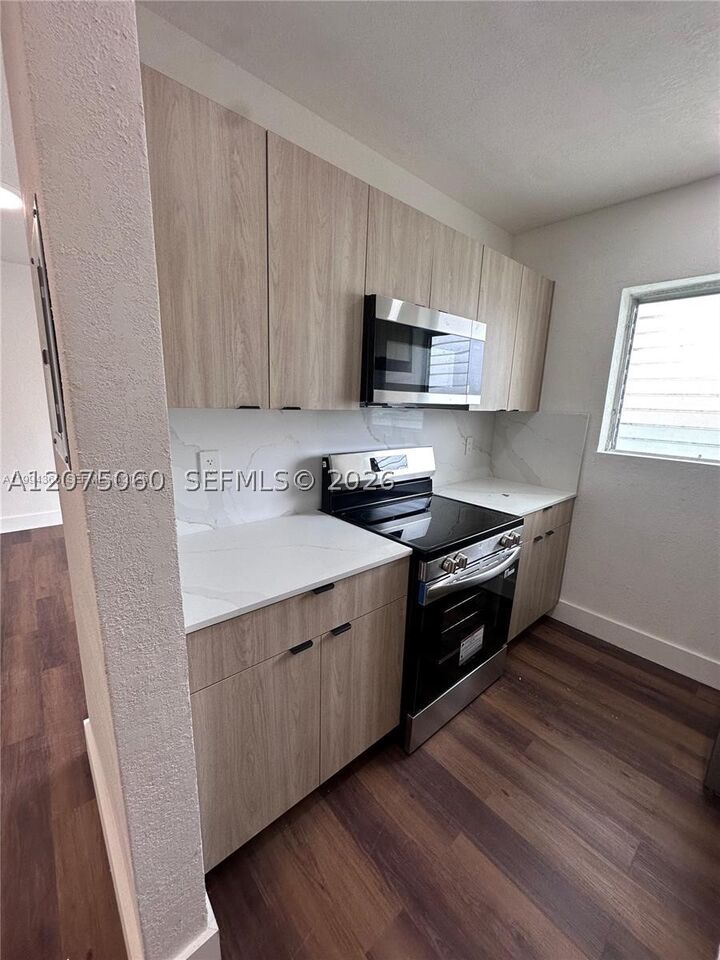 Property Photo:  